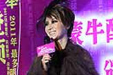 尚雯婕大秀黑天鹅造型 一人连唱十五首金曲