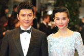 冯绍峰携姚星彤帅气亮相戛纳红毯