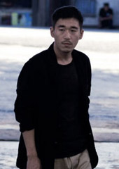 张默