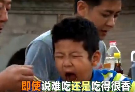 郭涛给石头喂饭