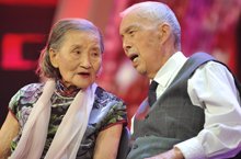 94岁爷爷深情背诵70年前情书