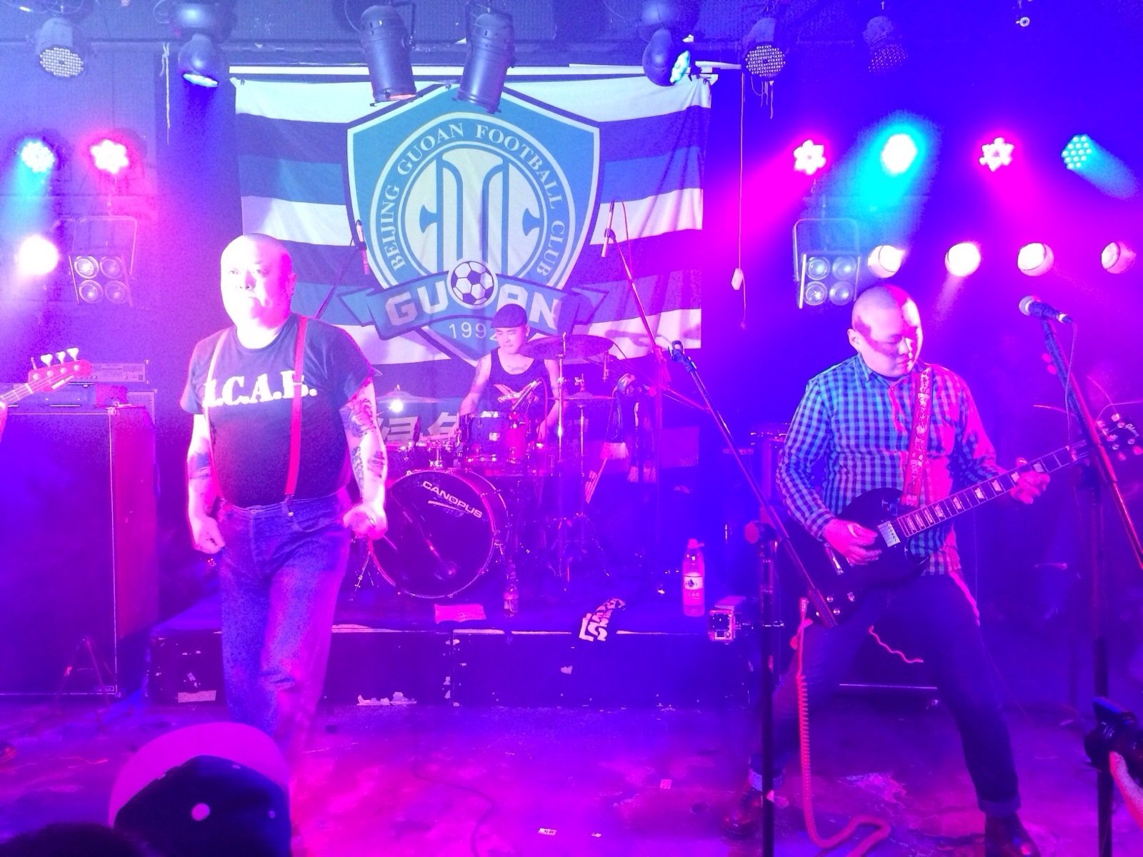 球迷音乐节全场高唱《超越》