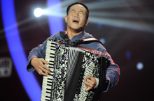 手风琴演奏家为音乐放弃一切