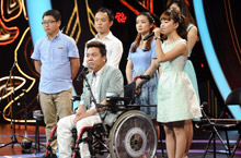 爱心夫妻坚持抚养6位苦孩子