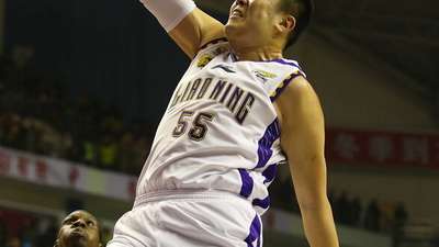 CBA季后赛首轮十大扣篮 易建联死亡隔扣韩德