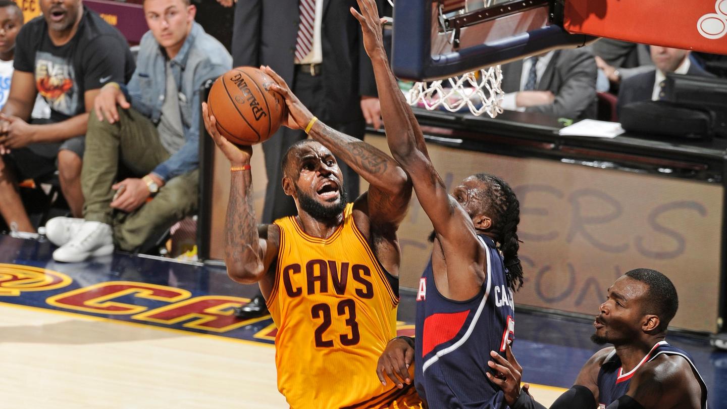 nba-25日最佳表现 詹姆斯突破战斧隔扣老鹰众将