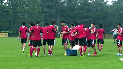 东亚杯训练杨旭在干吗 李学鹏在躲什么?-乐视