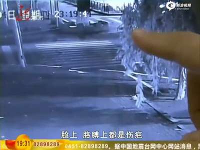 [视频]监拍90后小夫妻抱着11月大婴儿飞车抢劫