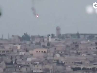 [视频]实拍叙利亚皮卡车最后一秒幸运躲过导弹袭击