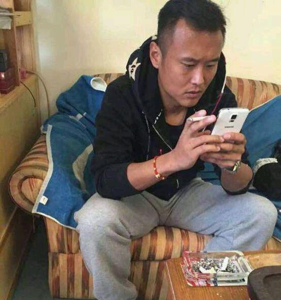 抽烟喝酒烫头撸串!网友:终于明白国足和男篮为何会是难兄难弟!