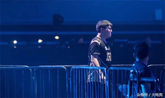 外国网友热议EDG夺冠:假如Uzi和Score打决赛