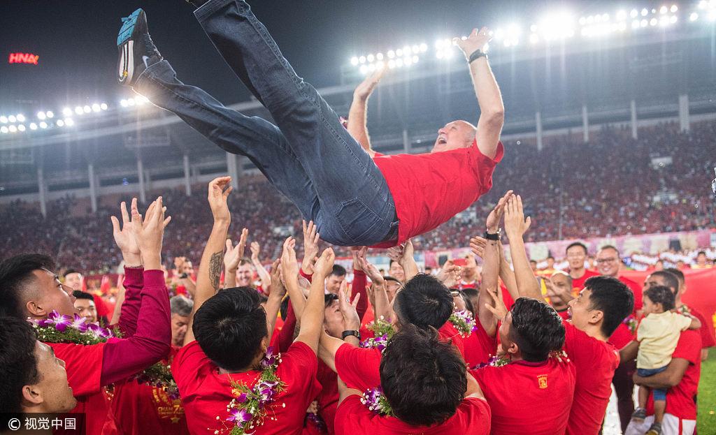 2017中超第28轮:广州恒大淘宝夺冠庆典举行 众