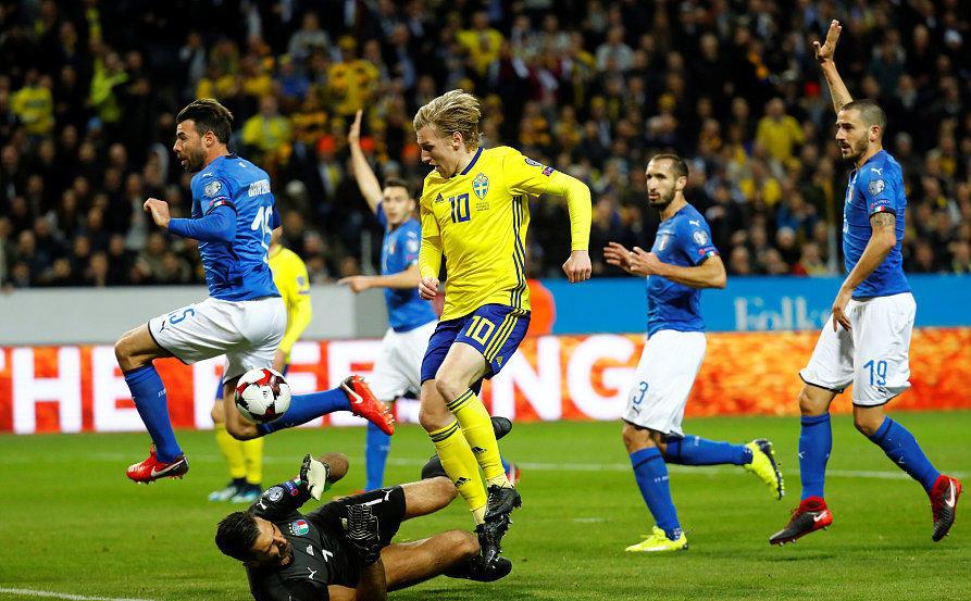 半场-瑞典0-0意大利,贝罗蒂头球造险