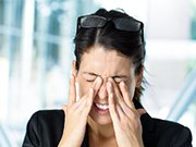 眼睛发出危险信号