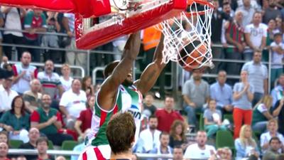 <em>俄罗斯</em>模特穿比基尼教学 露<em>马甲线</em>显湿身诱惑