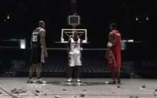 这是有病吗? <em>美女</em>篮球场<em>扒男人短裤</em>合辑