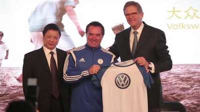 易建联CBA常规赛十佳球 频繁虐扣造就CBA空