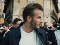 一人时尚万人模仿 贝克汉姆出演荒诞服装广告