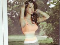 韩国女艺人拍摄运动写真 紧身衣勾勒姣好身材