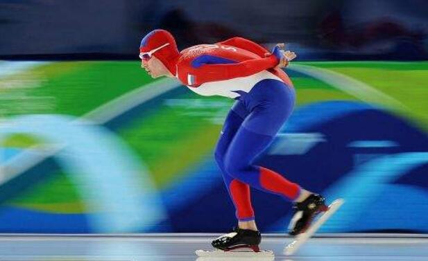 俄选手尤斯科夫 打破男子1500米速度滑冰世界纪录