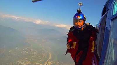 五年磨一剑 中国飞人张树鹏首战翼装飞行世锦赛