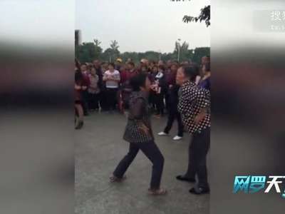 [视频]广场舞大妈颤抖吧 夜场女王大跳迪斯科惊呆路人