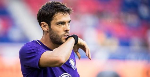 一代巨星卡卡宣布退役,最终还是没有选择来到