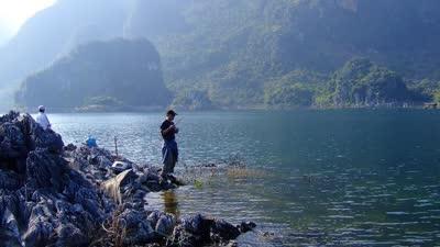 夏利俊玩转路亚钓法 闸口抽水肺鲈鱼爆连竿