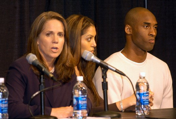 这就是后来被人们所知晓的"鹰郡事件":科比在接受膝盖手术前,于当地