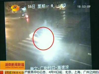 张家界老妇横穿马路遭三车碾压 三名肇事司机已被警方控制