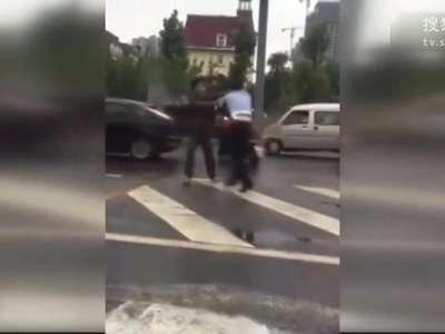 [视频]西安经开区交警大战违章司机 难分胜负