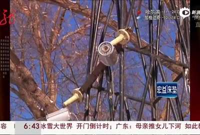 [视频]监拍吉普车冰面上玩漂移 坠入嫩江两人身亡