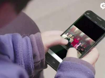 [视频]泪奔微电影：一张拼出来的全家福