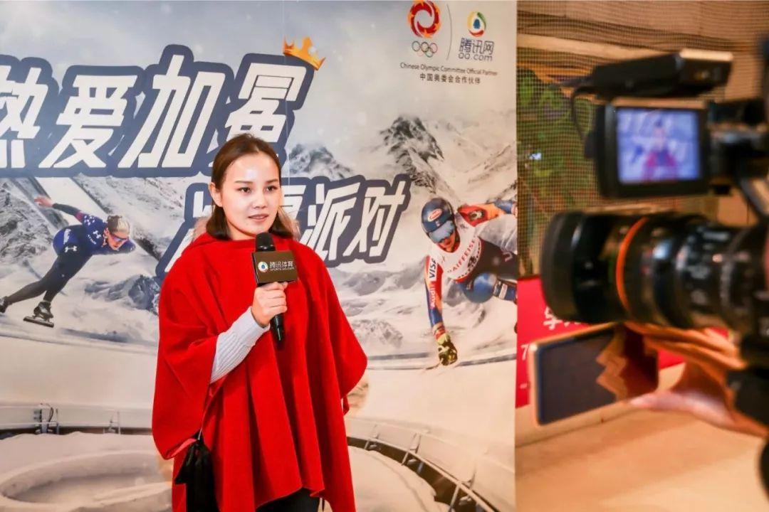 圣诞前夕奥运冠军空降冰场 多重身份李坚柔要