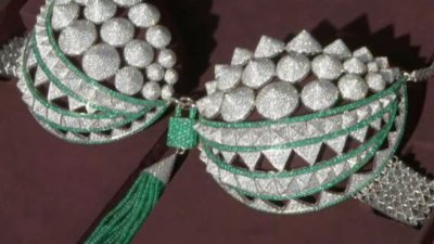 维密天使演绎“天价”内衣