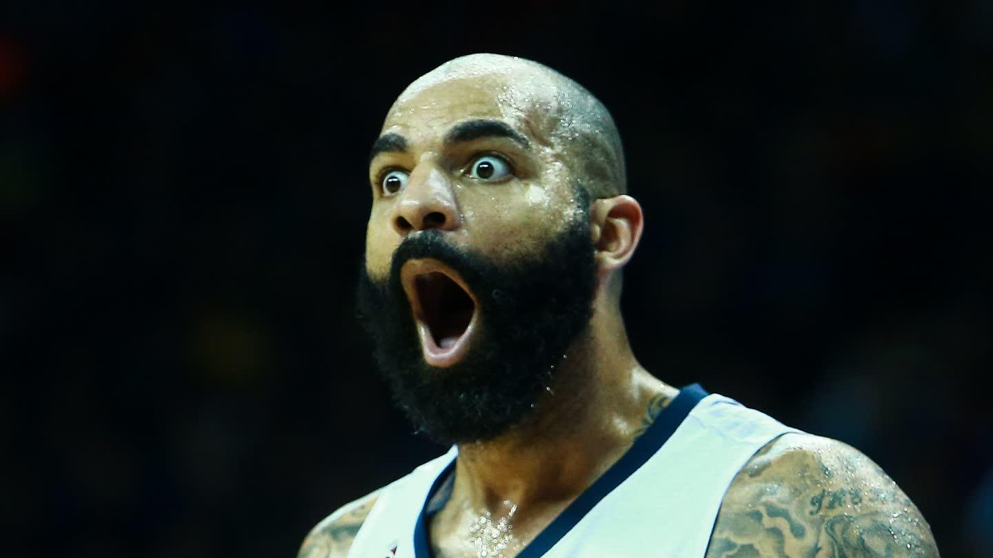 大写的服!布泽尔逆天后脑勺传球惊呆全场