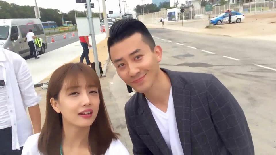 美女小熊携吴敏霞帅哥男友接驾公主 恩爱秀满