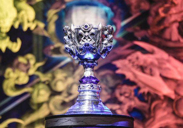 S7奖杯现身鸟巢,网友:LCK赢了也拿不走,还得留