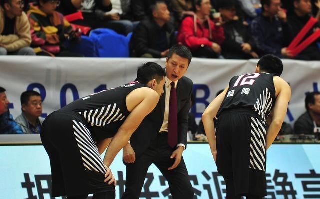 神准巴斯投得王哲林怀疑人生,辽篮竟打得CBA