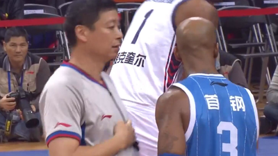 美女DJ小佟丽娅秀风骚胸围 炫酷打碟助力江苏