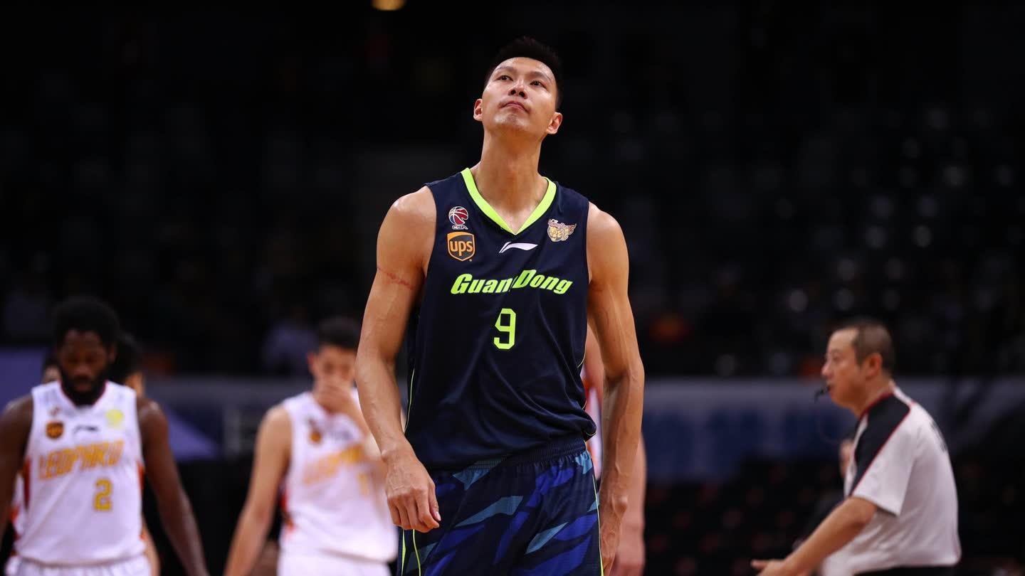 易建联十六岁打cba图片