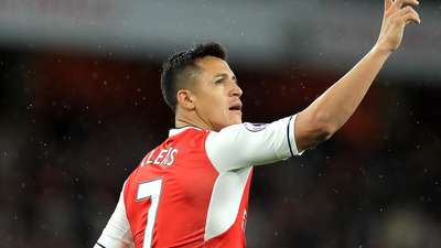 naive得像个孩子!科斯塔引体向上+灭火器当火