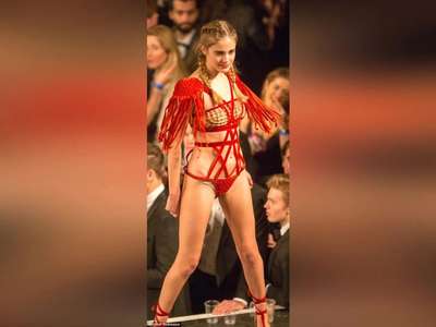 [视频]剑桥学生身着性感时装走秀 画风堪称限制级