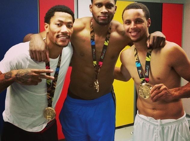 谁说库里小学生? 一组库里大学赤膊照, 八块腹