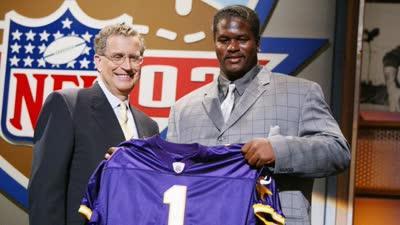 NFL历史十大选秀瞬间 维京人背靠背错过首轮