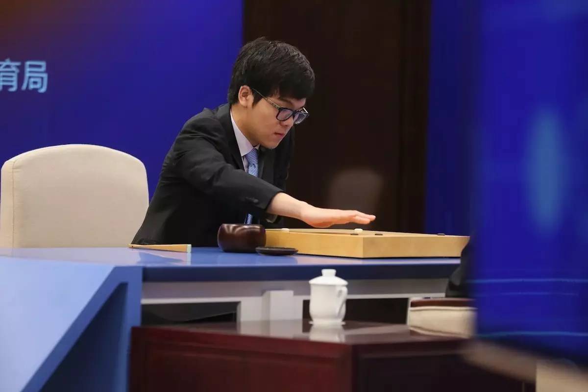AlphaGo团队期待柯洁找出弱点 探索围棋真理!