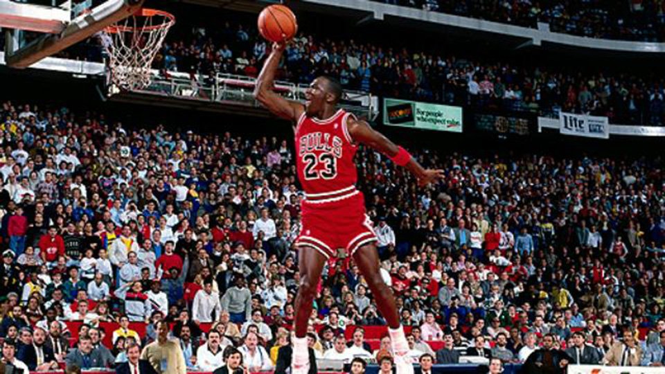 历史上的2月7日:乔丹太空步扣篮惊艳出世-乐视体育