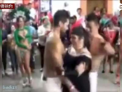 [视频]墨西哥女市长与半裸男热舞 动作夸张引热议
