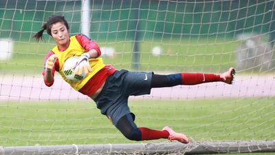 上海0-0长春 刘俊进球被吹赵丽娜关键扑救