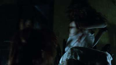 《鬼娃的诅咒》片段：断头也不怕？鬼娃大战轮椅少女超血腥！